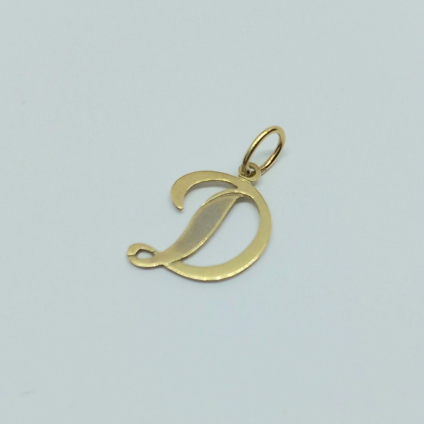 Zlatý přívěšek písmeno D