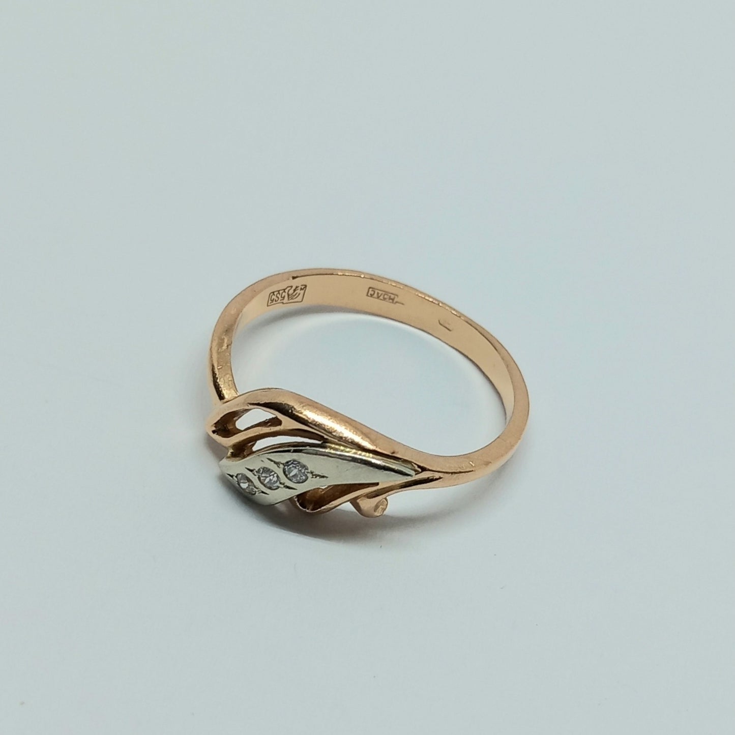 Zlatý prsten 14k 585/1000 - zlato růžové a bílé - použité - vel. 55