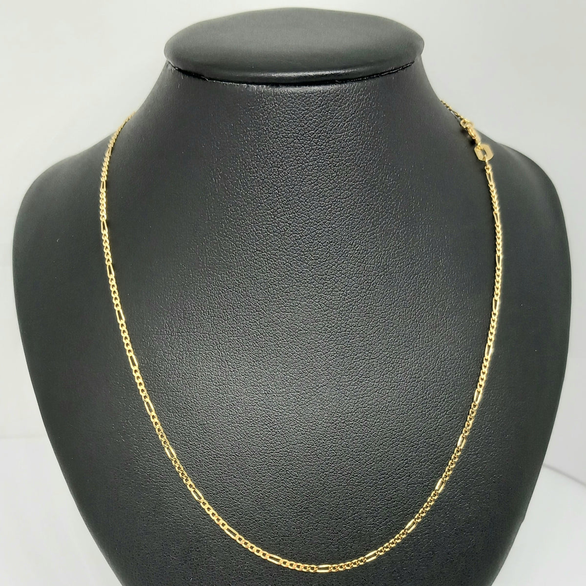 Řetěz ze žlutého zlata 14k . Figaro . 2,28g . 54,5cm . stav A1