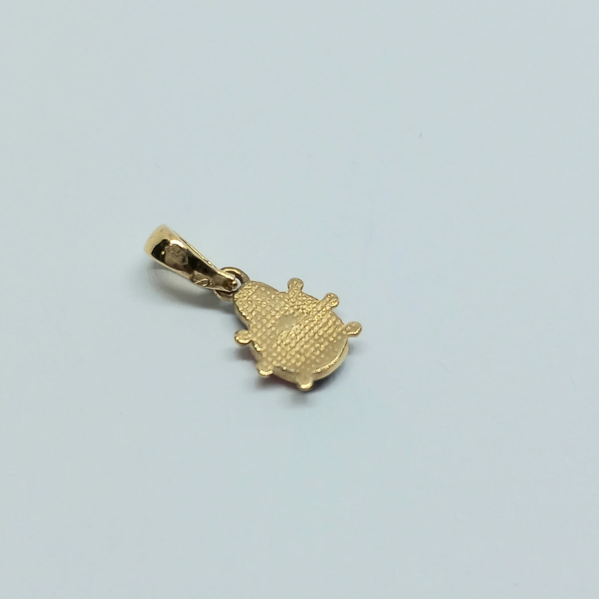 Přívěšek ze žlutého zlata 14k . Beruška . 0,70g . stav A1