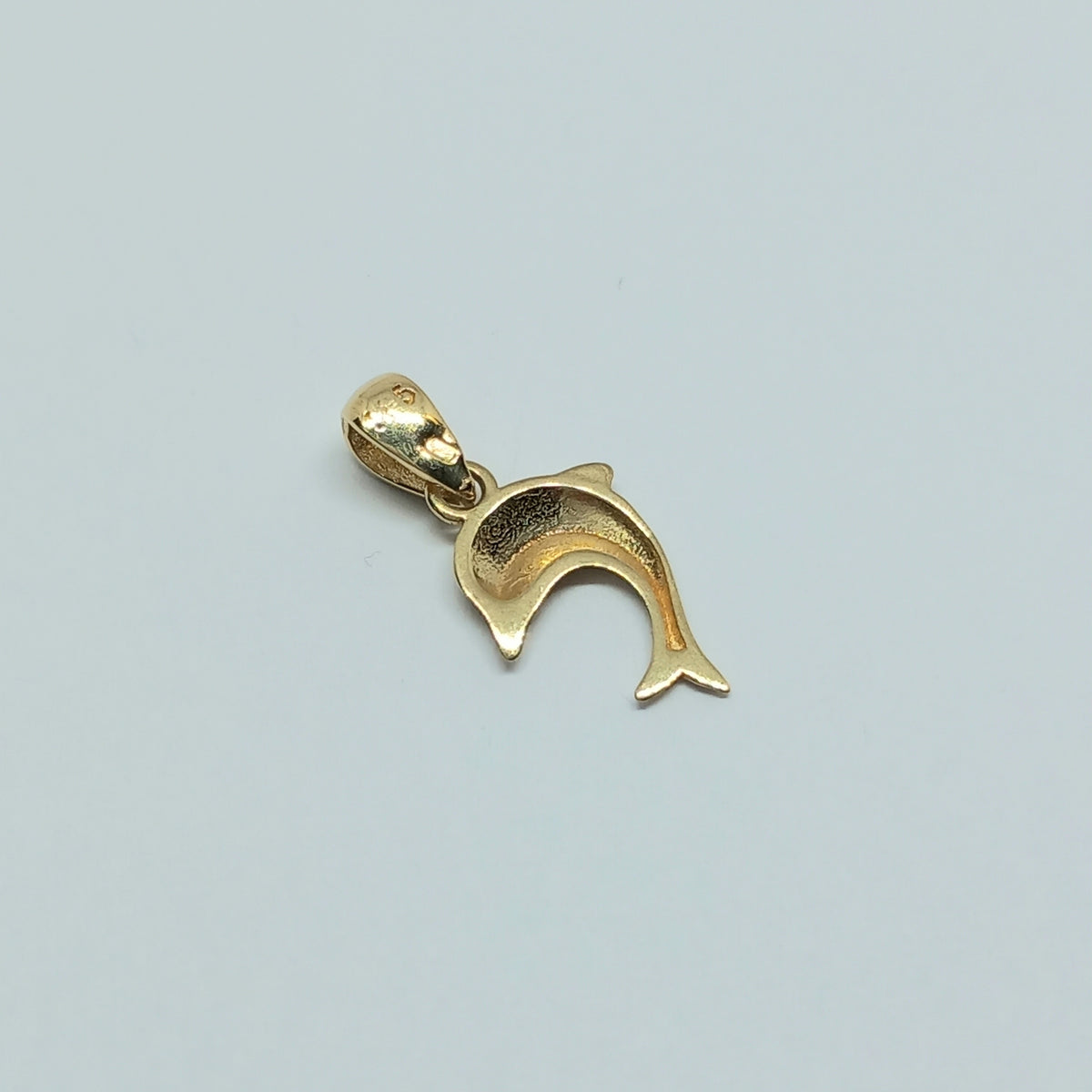 Přívěšek ze žlutého zlata 14k . Delfín . 0,47g . stav A1