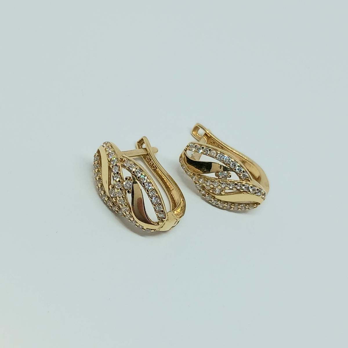 Náušnice ze žlutého zlata 14k . Visací . 2,58g . stav A1