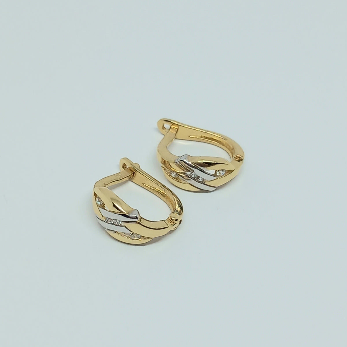 Náušnice ze žlutého a bílého zlata 14k . Visací . 2,35g . stav A1
