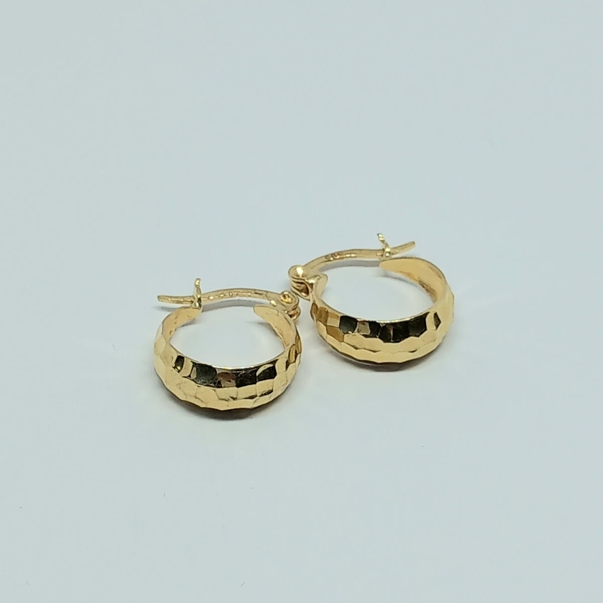 Náušnice ze žlutého zlata 14k . Kruhy . 1,33g . stav A