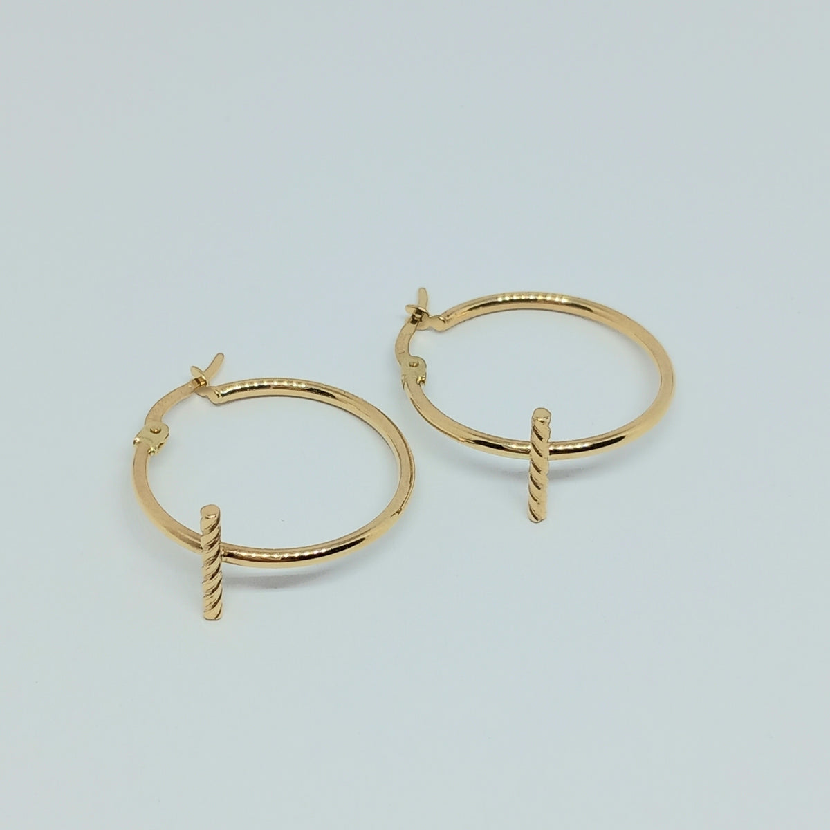 Náušnice ze žlutého zlata 14k . Kruhy . 1,50g . stav A1