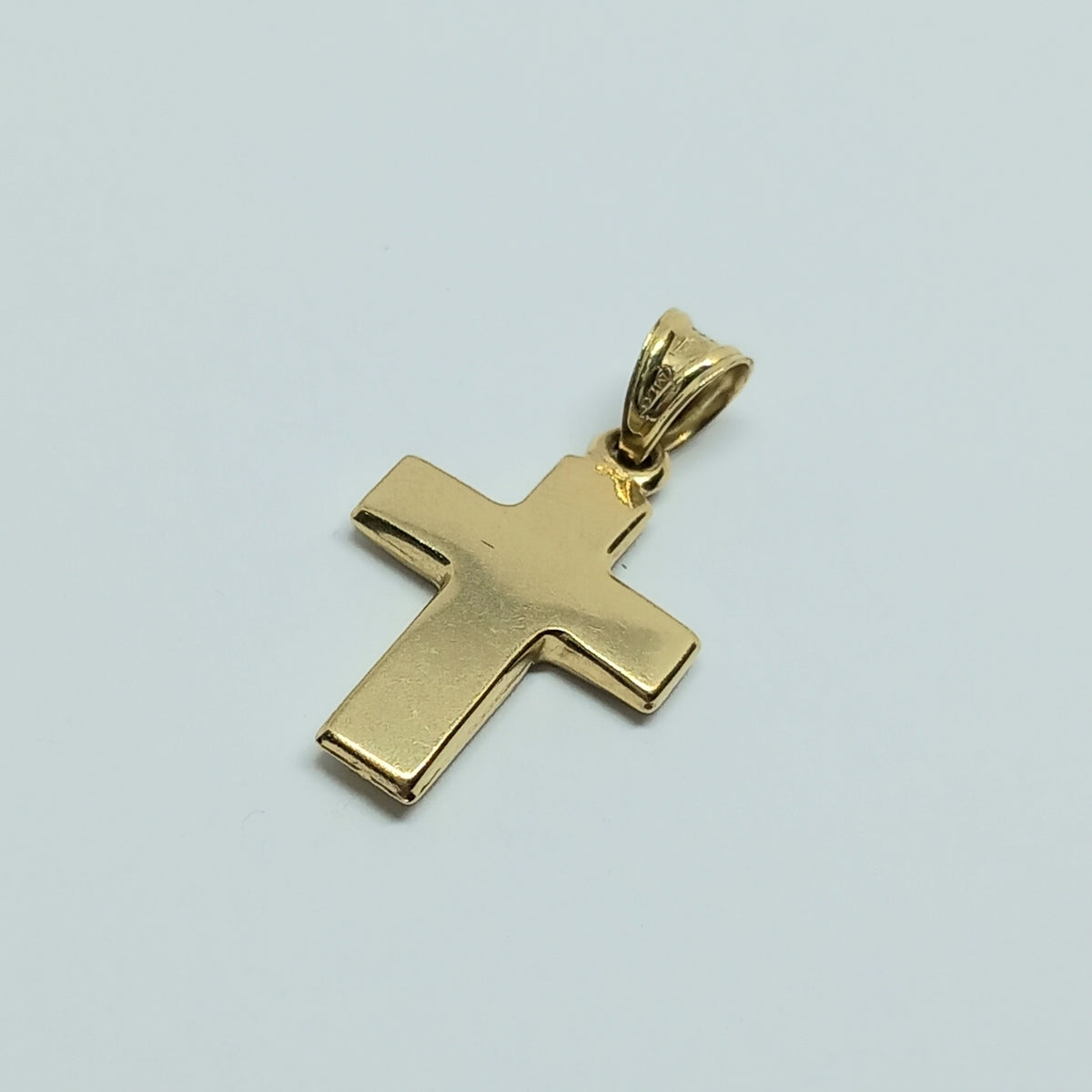 Přívěšek ze žlutého zlata 14k . Kříž . 0,89g . stav A1