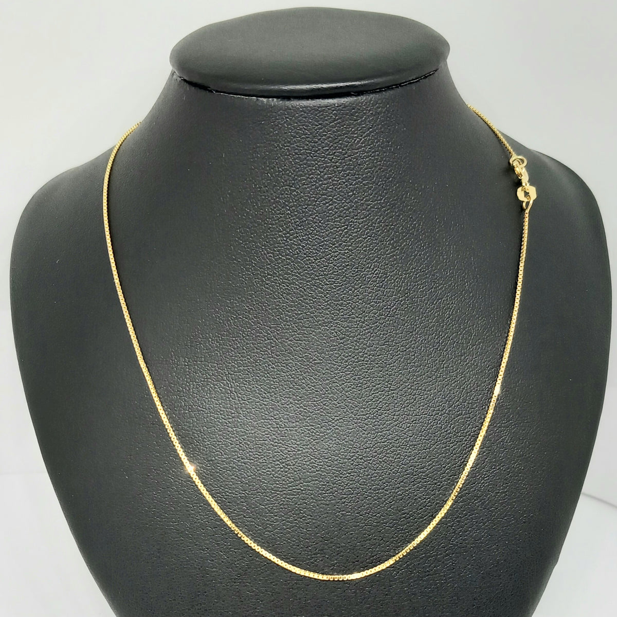 Dámský řetěz ze žlutého zlata 14k . 55cm . 2,03g . stav A1