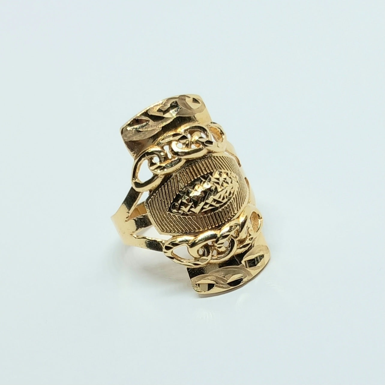 Zlatý prsten ze žlutého zlata 14k . vel. 58 . 4,68g . stav A