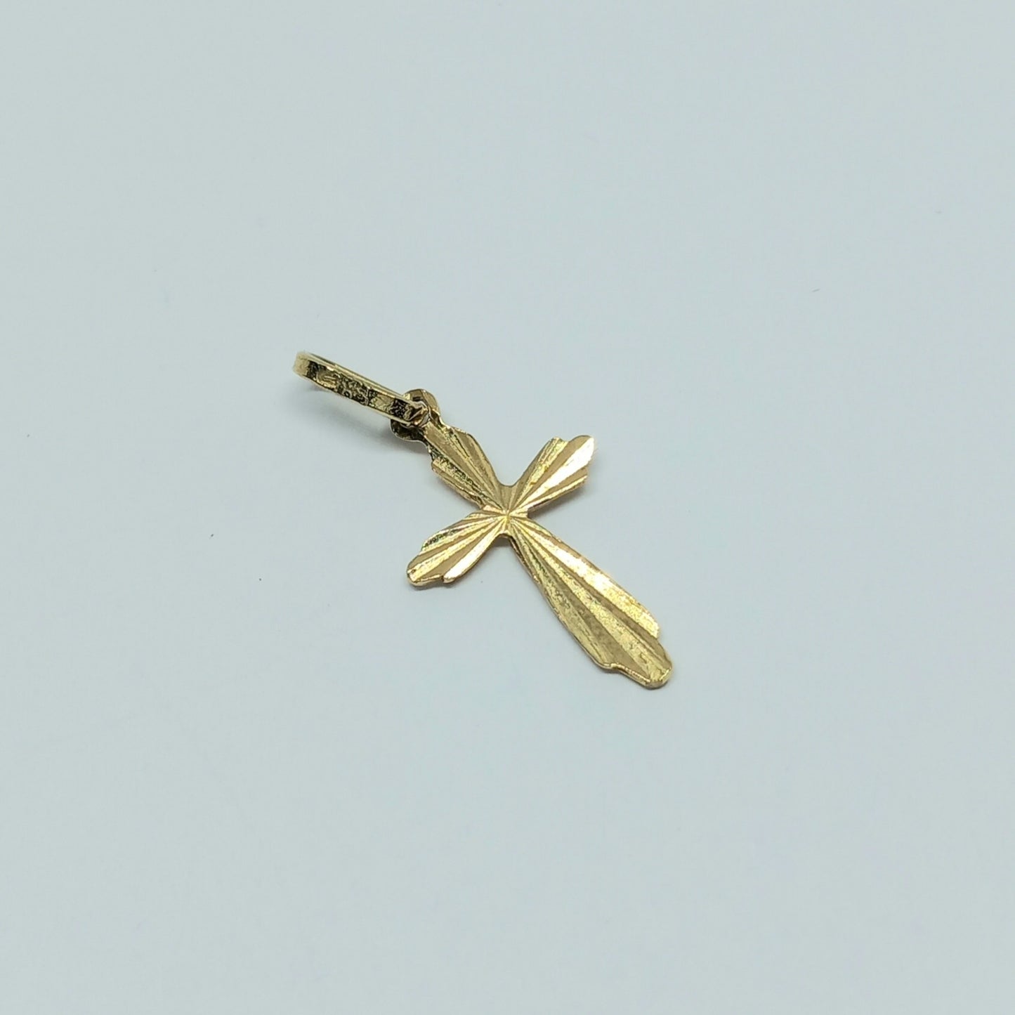 Přívěšek Kříž ze žlutého zlata 14k 585/1000 . 0,50g . stav B