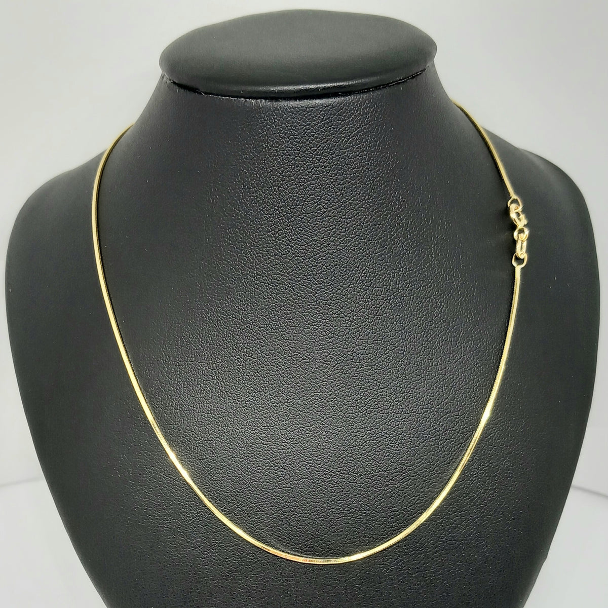 Dámský řetěz ze žlutého zlata 14k . 2,96g . 40cm . stav B