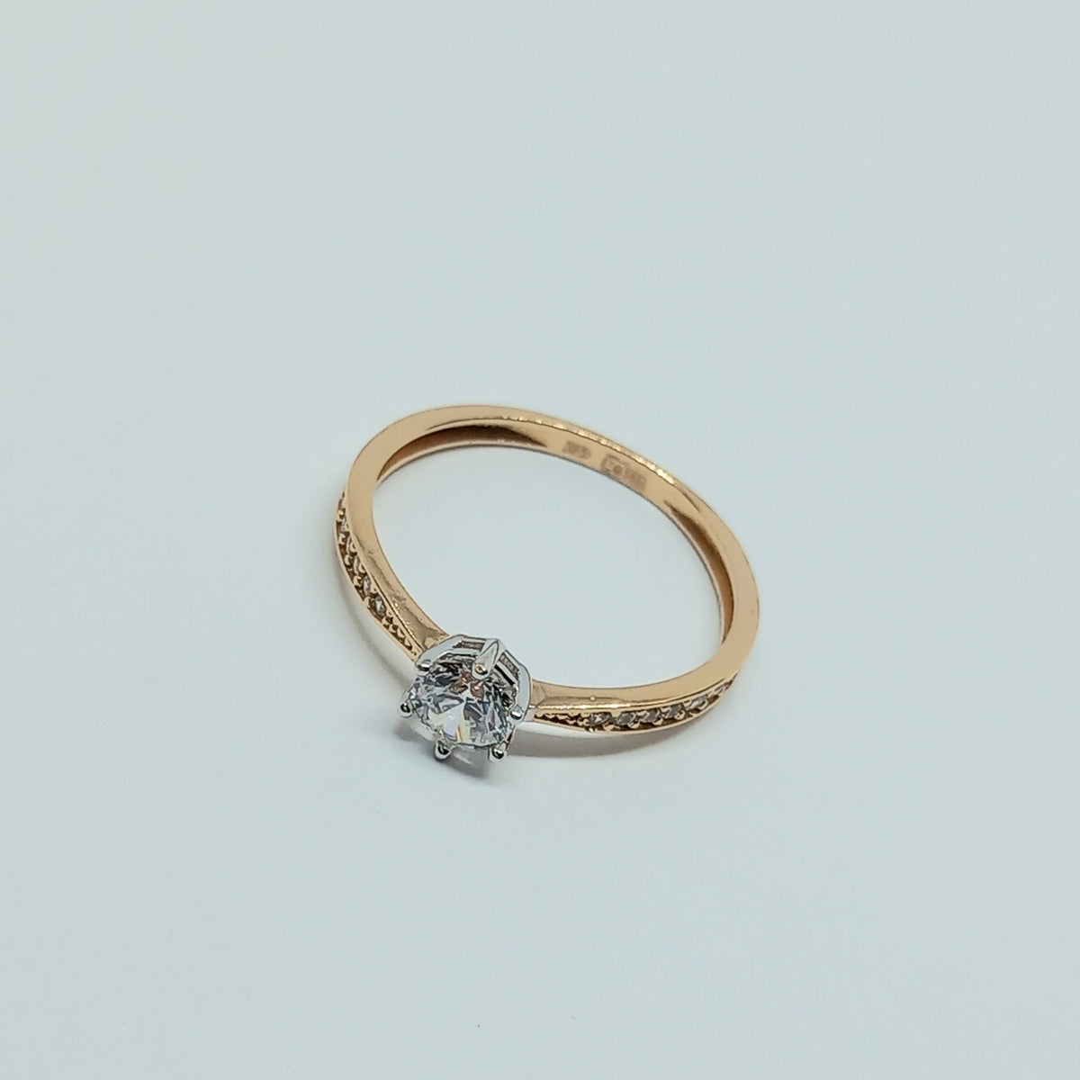 Dámský prsten z růžového zlata 14k . 1,37g . vel. 54 . stav A