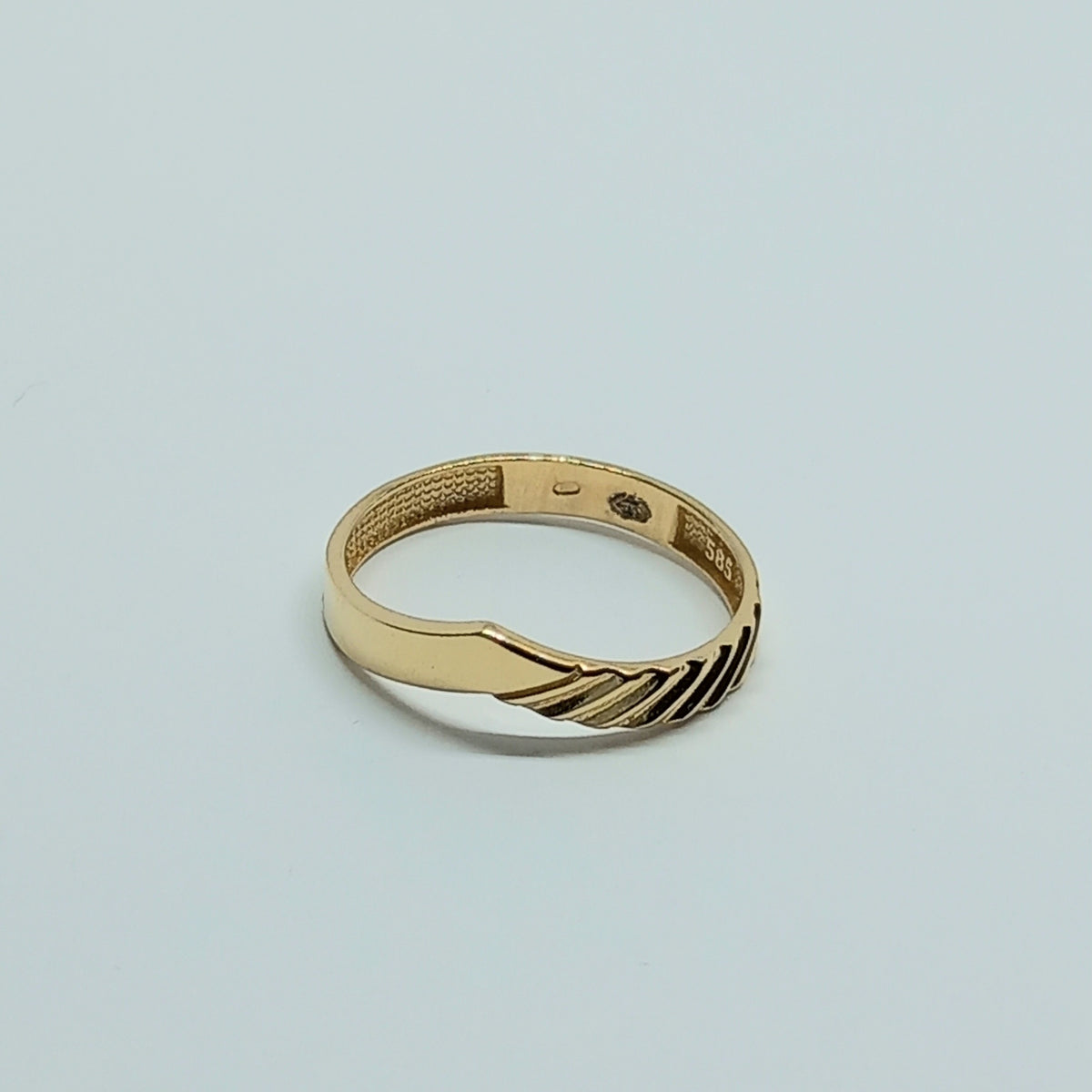Dámský prsten ze žlutého zlata 14k . Špice . vel. 57 . 1,63g . stav A1