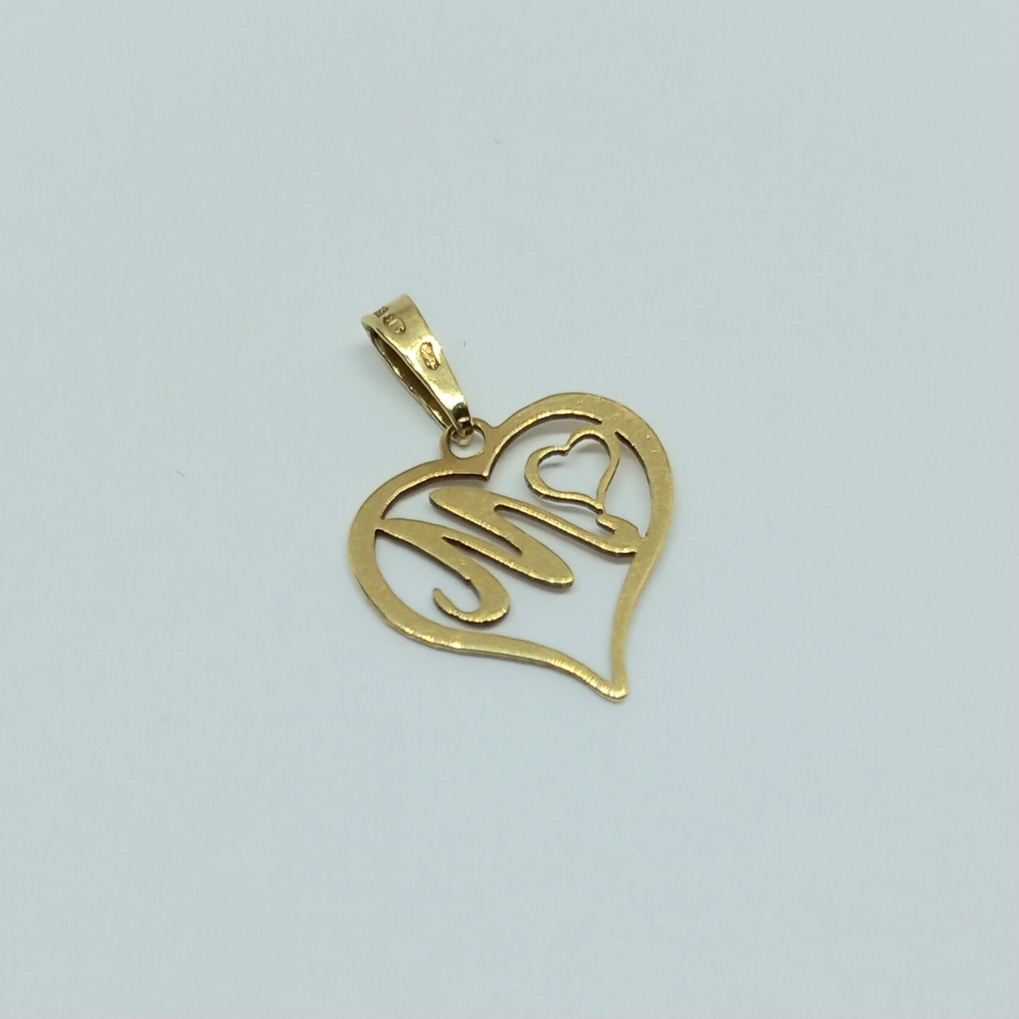Zlatý přívěšek písmeno M a Srdce