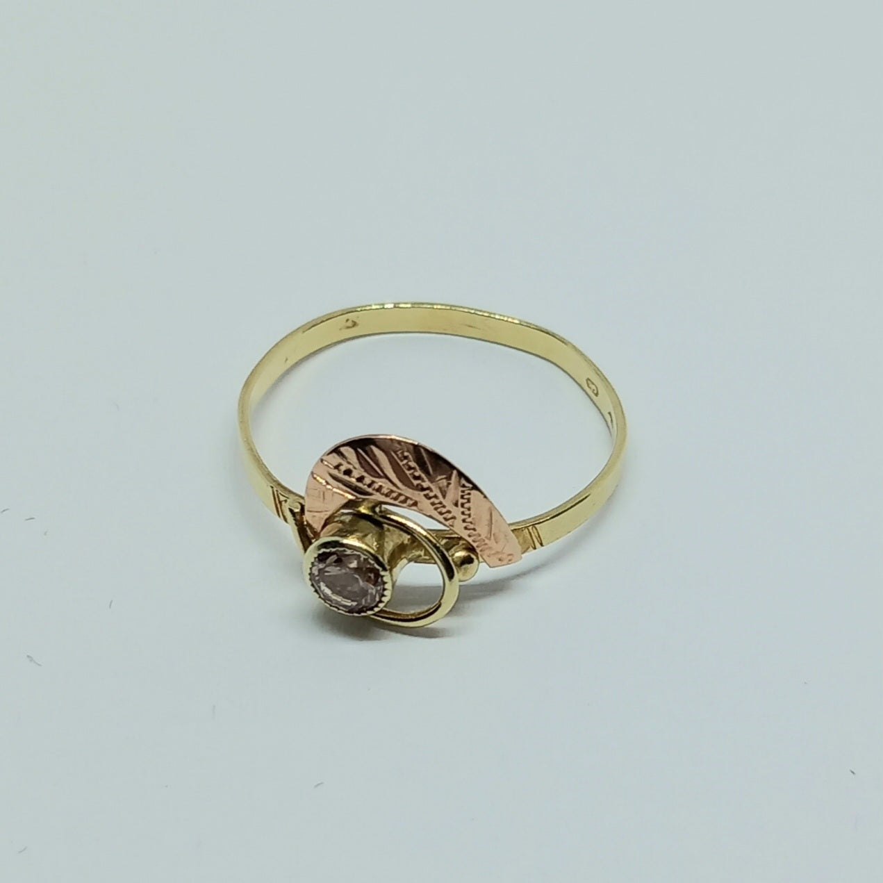 Zlatý prsten 14k 585/1000 - zlato žluté a červené - použité - vel. 58