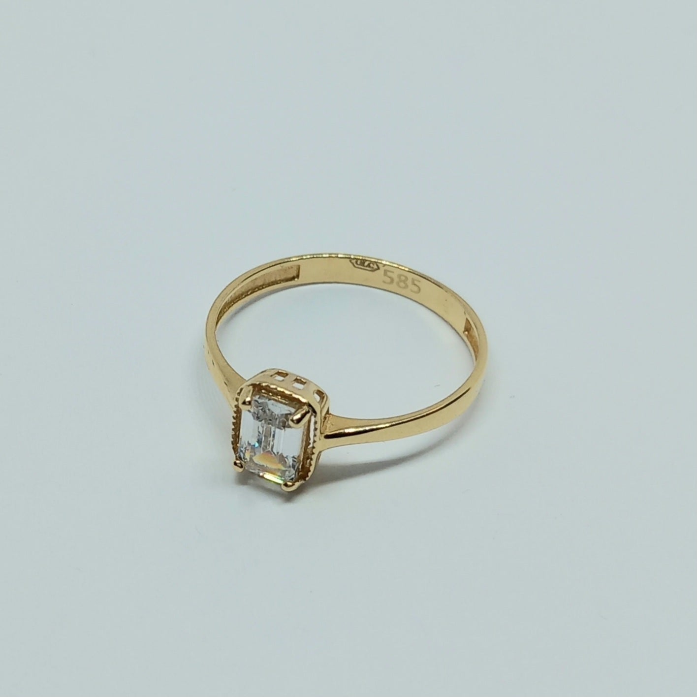 Zlatý prsten 14k 585/1000 - zlato žluté - nové - vel. 55,5