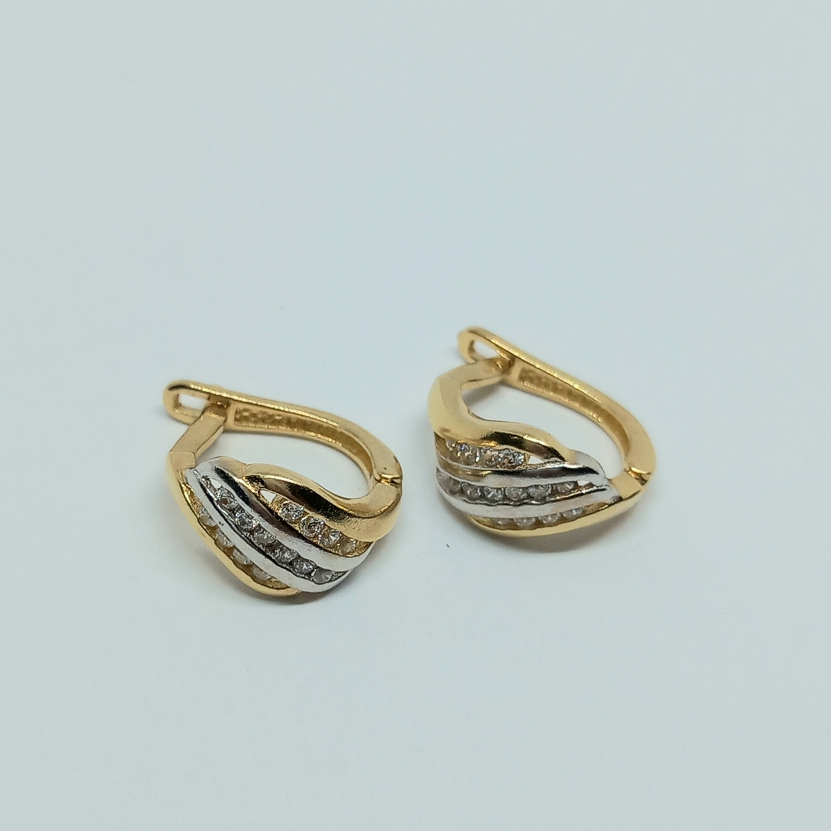 Náušnice ze žlutého a bílého zlata 14k . Visací . 2,53g . stav A1