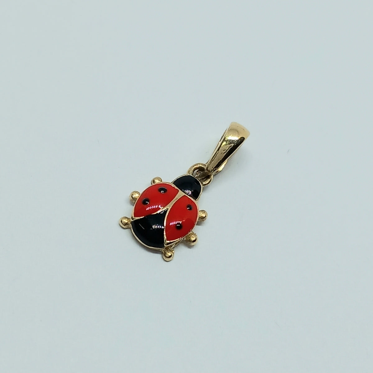 Přívěšek ze žlutého zlata 14k . Beruška . 0,70g . stav A1