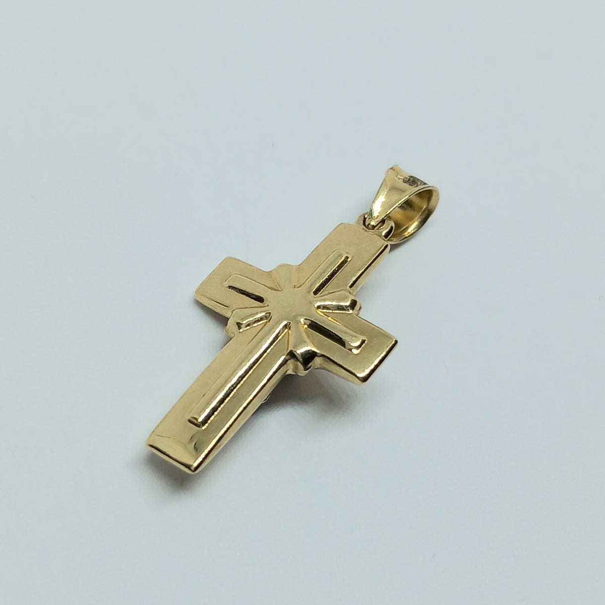 Přívěšek ze žlutého a bílého zlata 14k . Kříž . 0,96g . stav A1