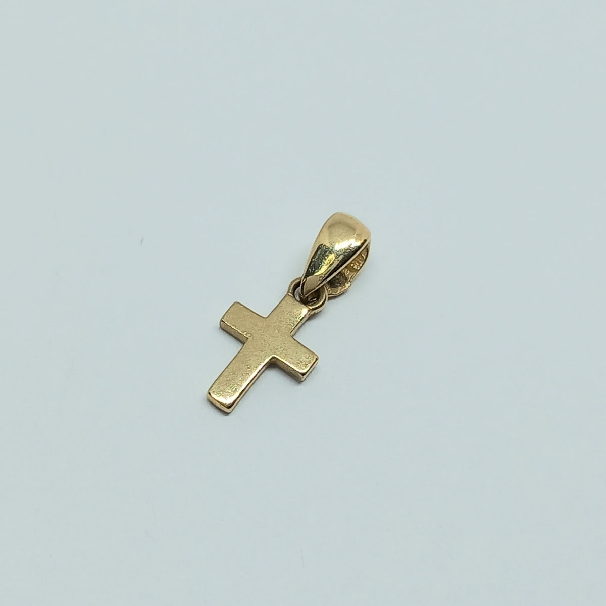Přívěšek ze žlutého zlata 14k . Kříž . 0,35g . stav A1