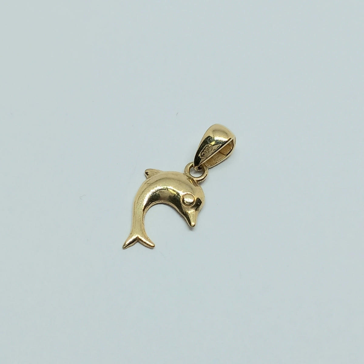 Přívěšek ze žlutého zlata 14k . Delfín . 0,47g . stav A1
