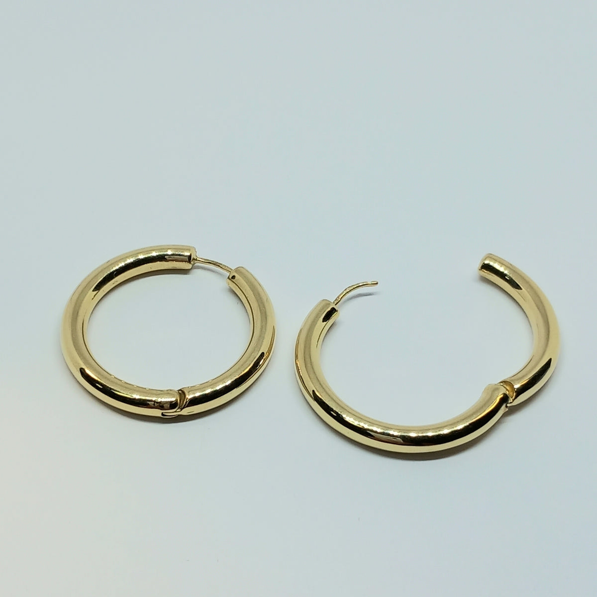 Náušnice ze žlutého zlata 14k . Kruhy . 4,50g . stav A1