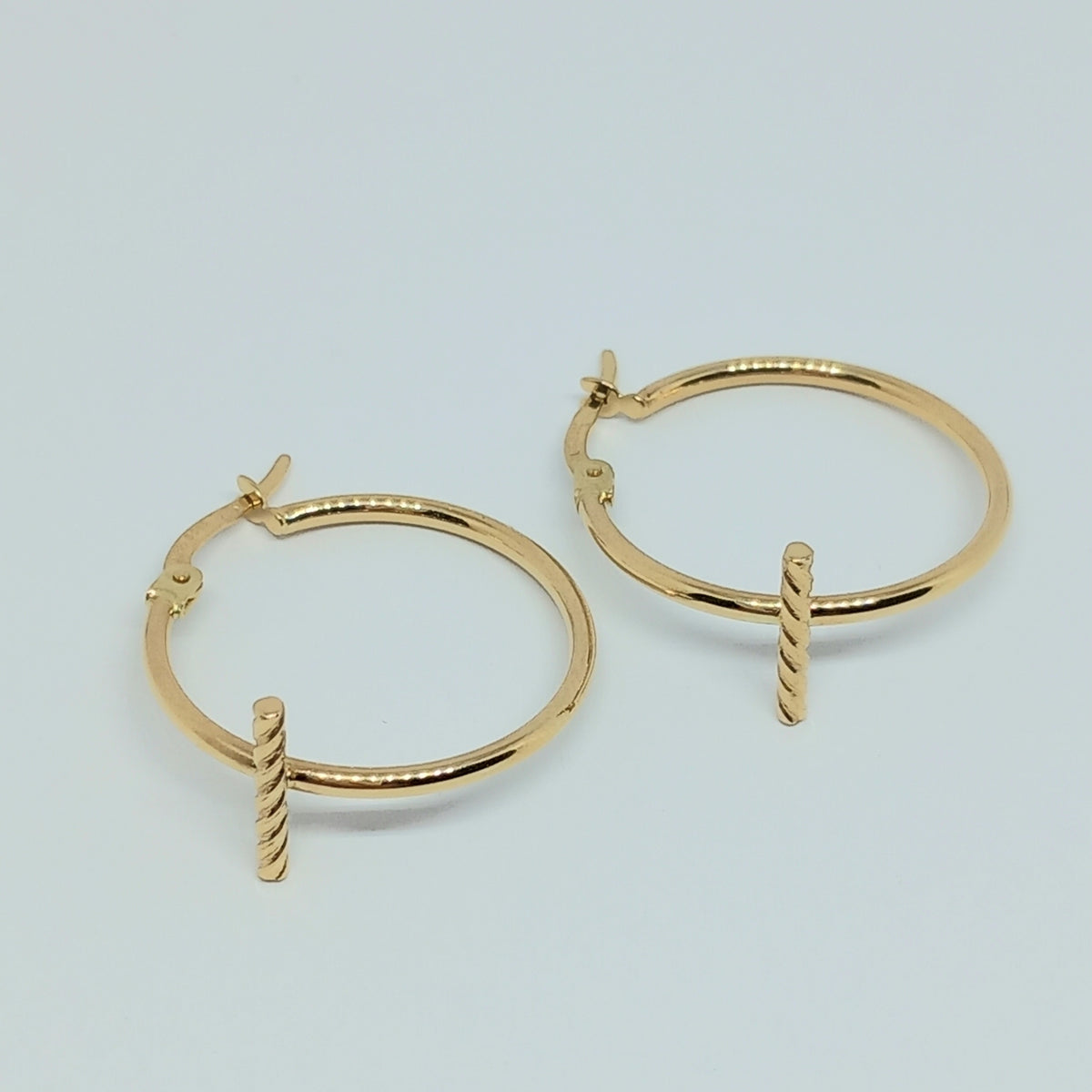 Náušnice ze žlutého zlata 14k . Kruhy . 1,74g . stav A1