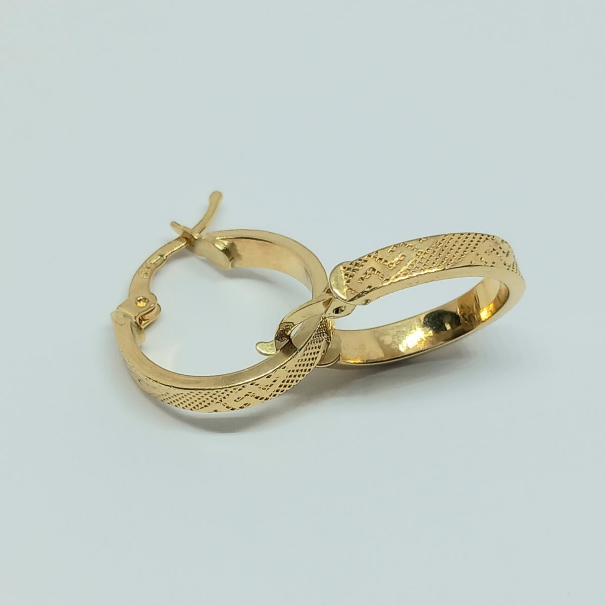 Náušnice ze žlutého zlata 14k . Kruhy . 1,56g . stav A1