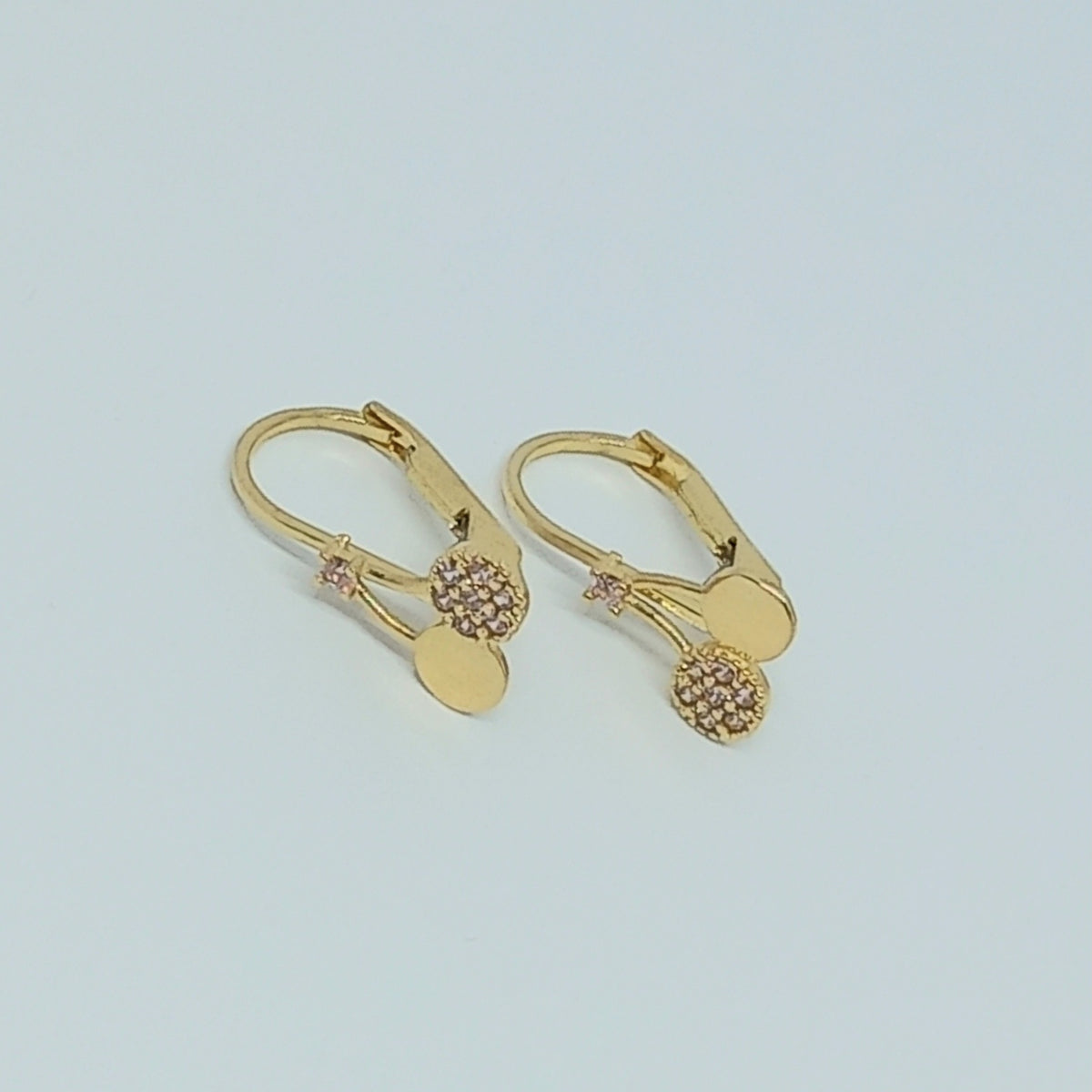 Náušnice ze žlutého zlata 14k . Visací . 1,47g . stav A1