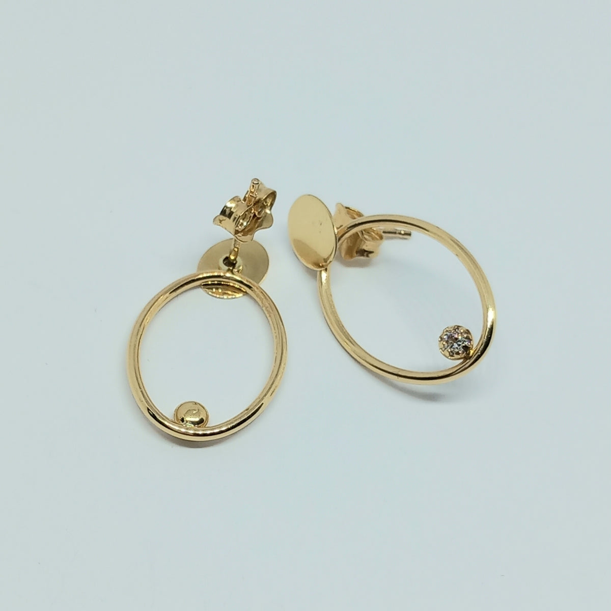 Náušnice ze žlutého zlata 14k . Pecky . 1,40g . stav A1