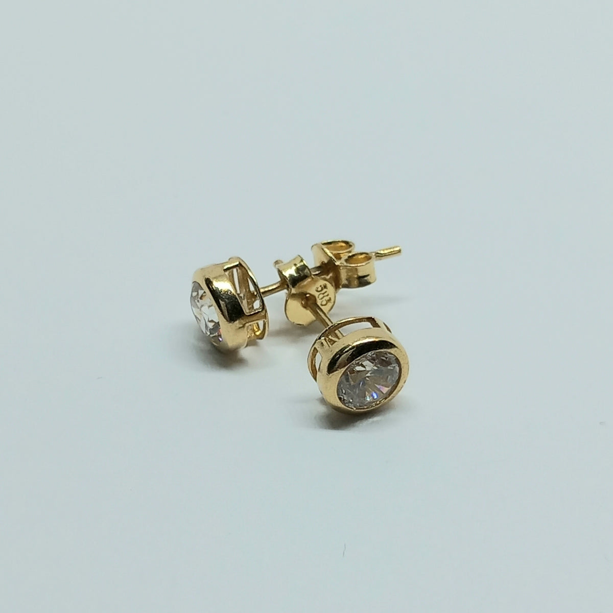 Náušnice ze žlutého zlata 14k . Pecky . 1,37g . stav A1