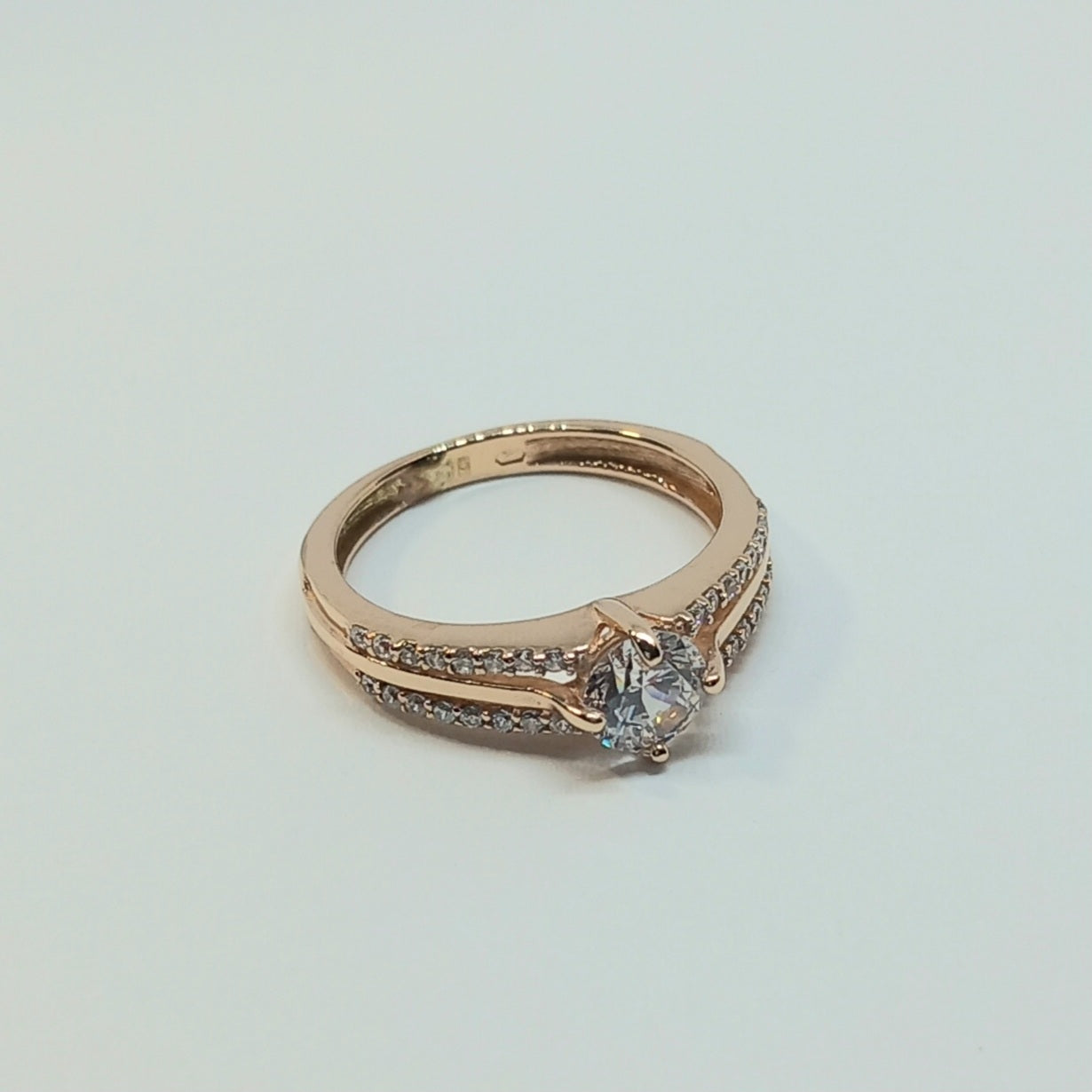 Zlatý prsten 14k 585/1000 - zlato růžové - použité - vel. 49