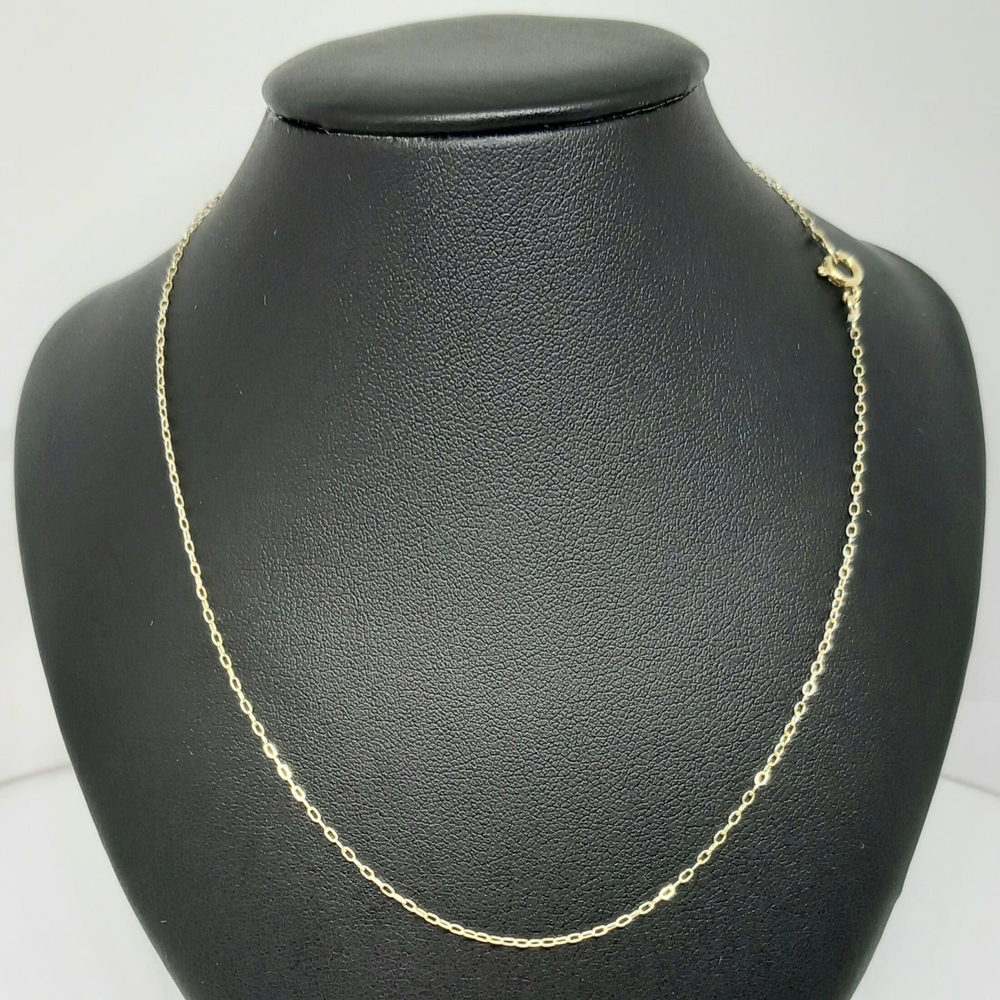 Řetěz ze žlutého zlata 14k . 43cm . 1,14g . stav B