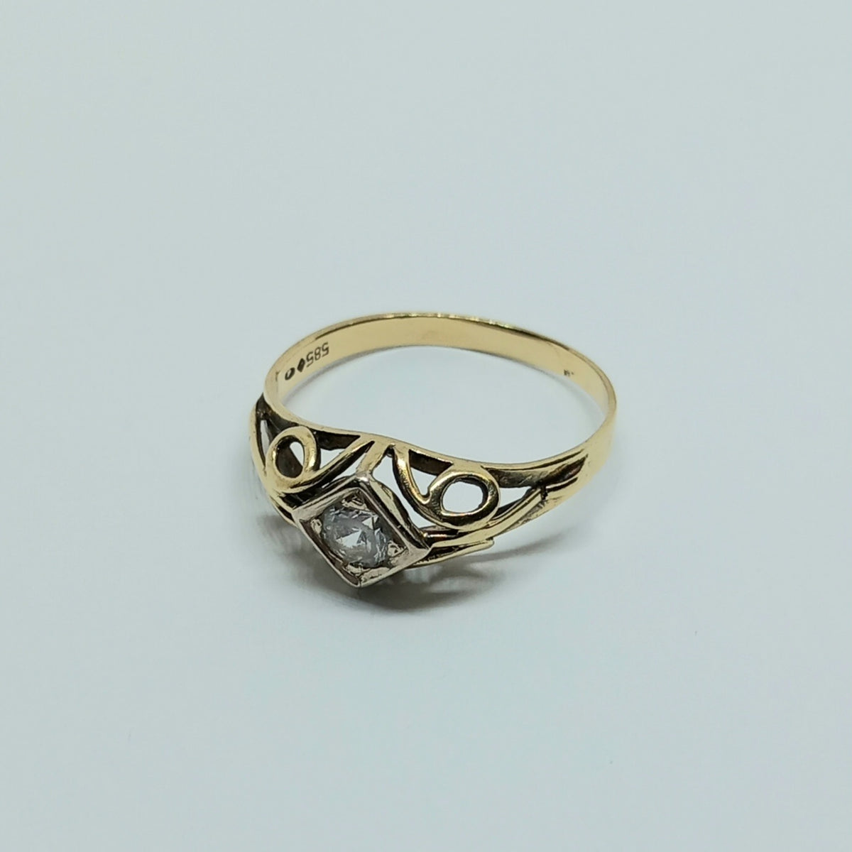 Dámský prsten ze žlutého zlata 14k . vel. 58 . 2,22g . stav C
