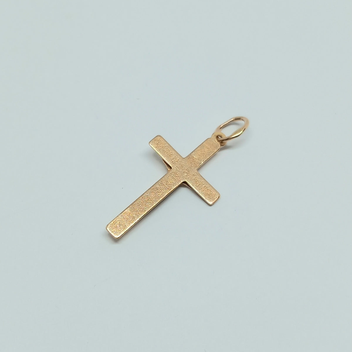 Zlatý přívěšek z růžového zlata 14k . Kříž . 0,84g . stav B