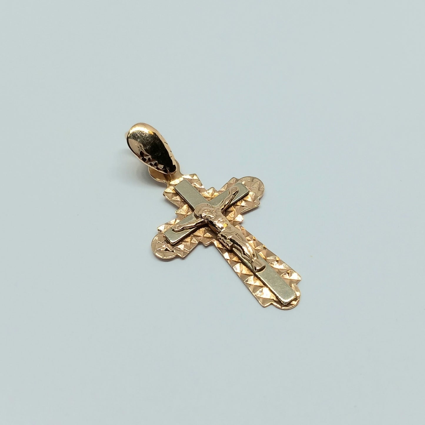 Zlatý přívěšek 14k 585/1000 Kříž - zlato růžové - použité