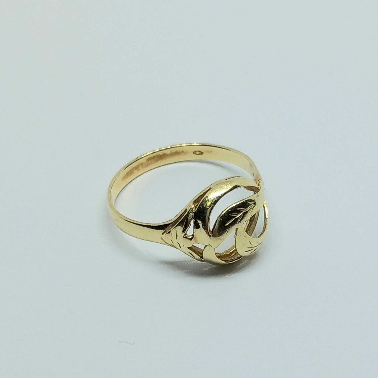Zlatý prsten 14k 585/1000 - zlato žluté - použité - vel. 58