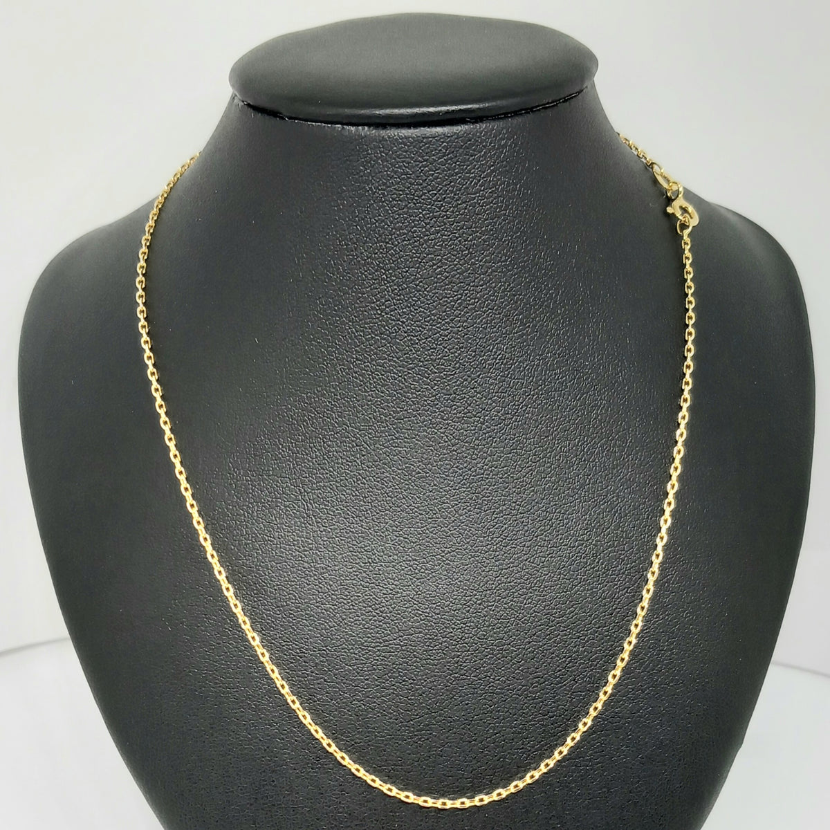 Řetěz ze žlutého zlata 14k . 2,81g . 55cm . stav A