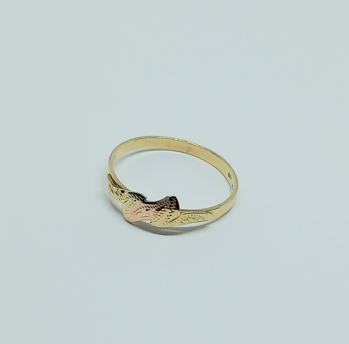 Zlatý prsten 14k 585/1000 - zlato žluté a růžové - použité - vel. 55