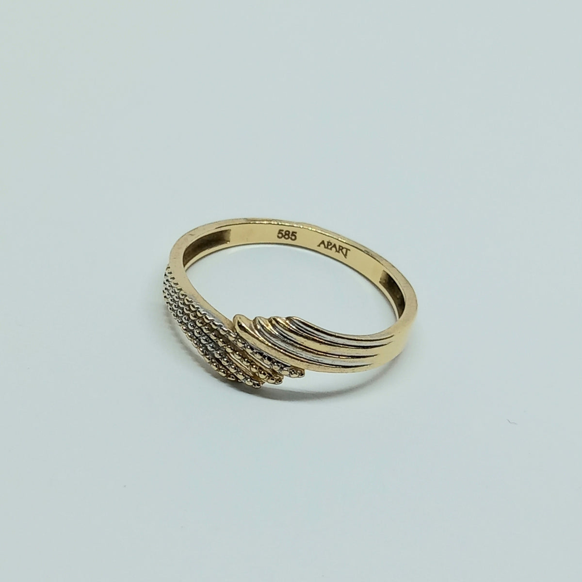 Dámský prsten ze žlutého zlata 14k . 1,44g . vel. 53 . stav B