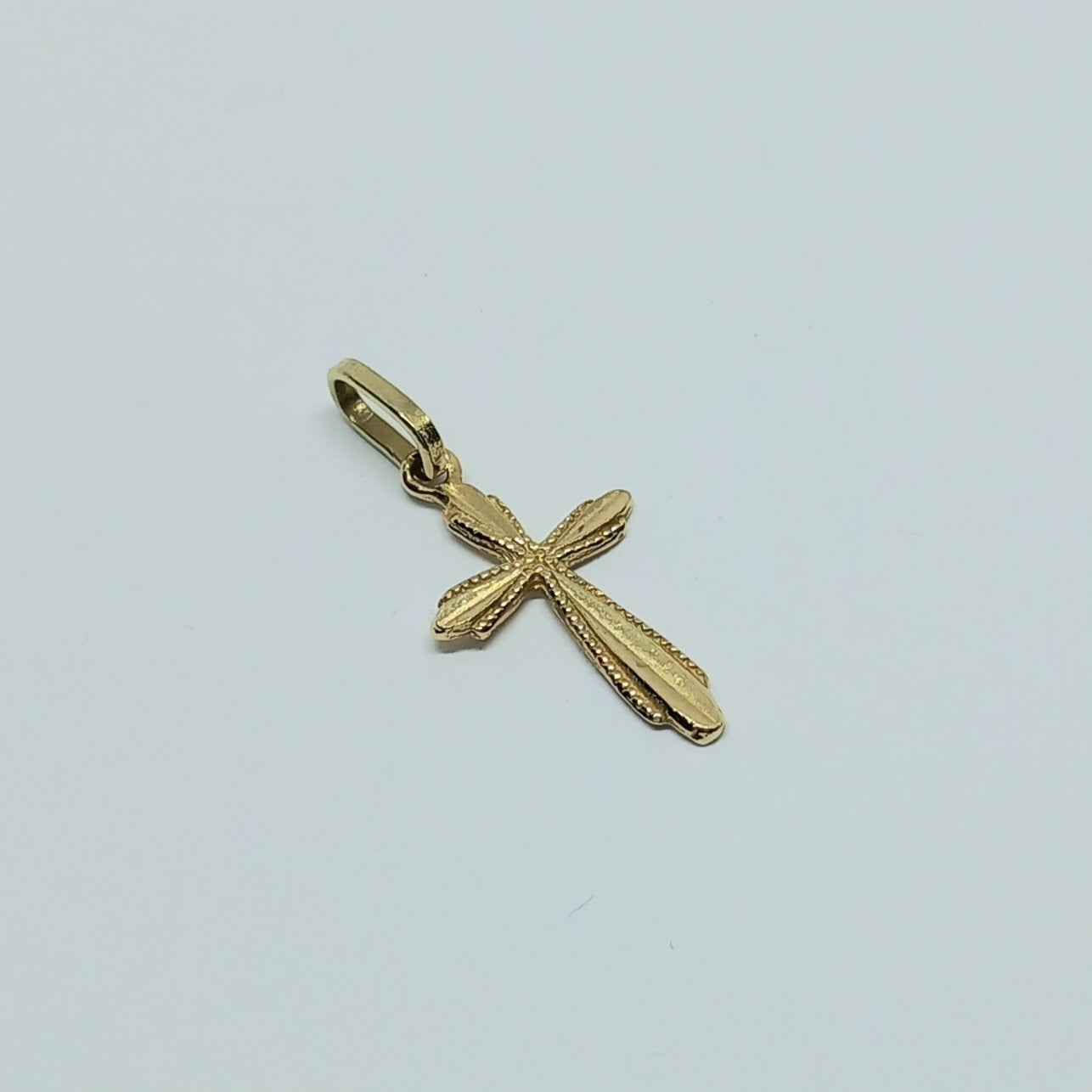 Přívěšek Kříž ze žlutého zlata 14k 585/1000 . 0,50g . stav B