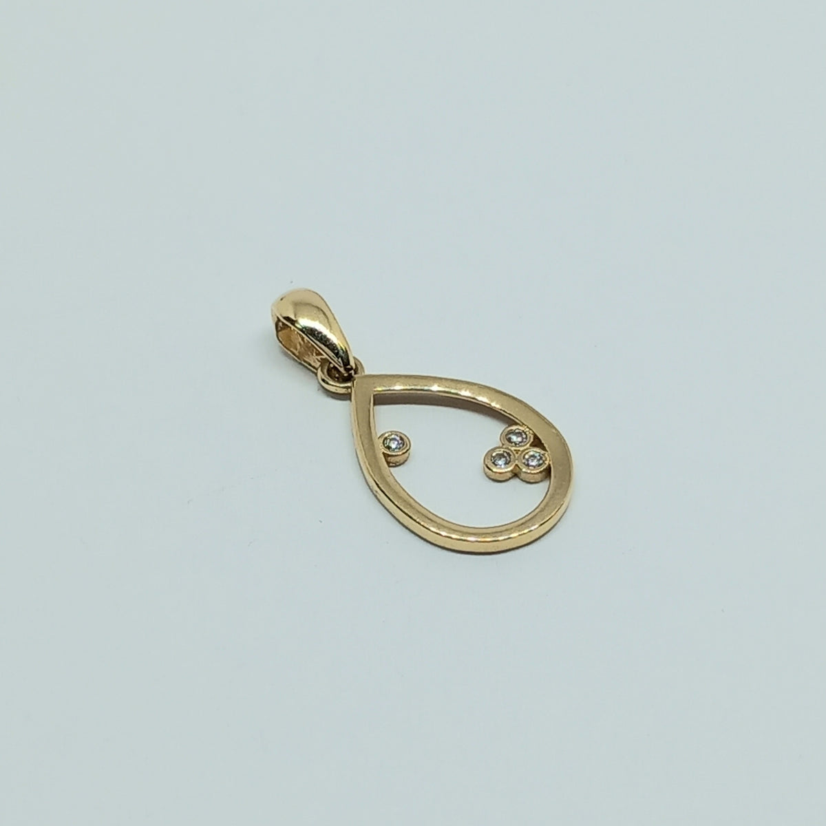 Přívěšek ze žlutého zlata 14k . 0,59g . stav A1