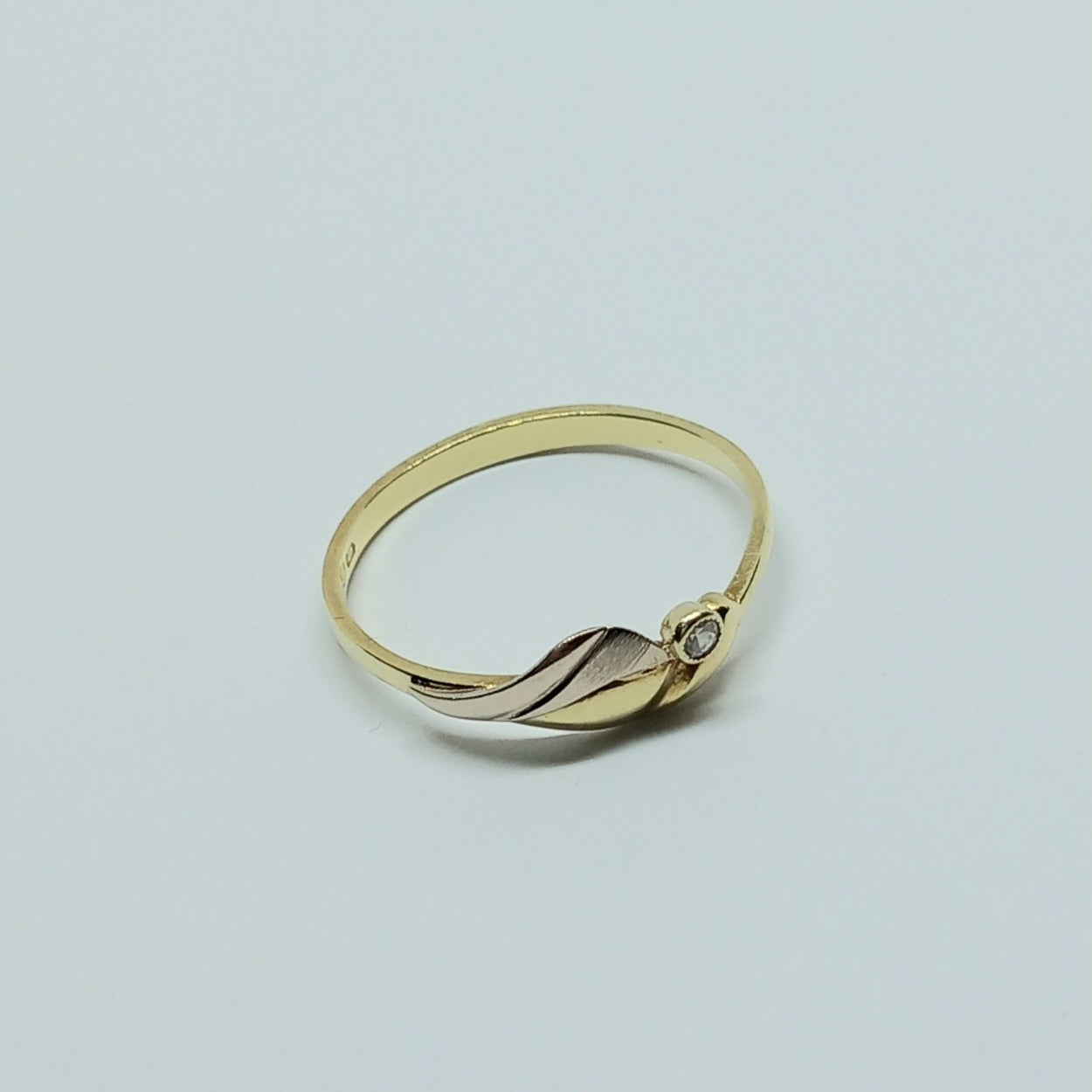 Zlatý prsten 14k 585/1000 - zlato žluté - použité - vel. 55