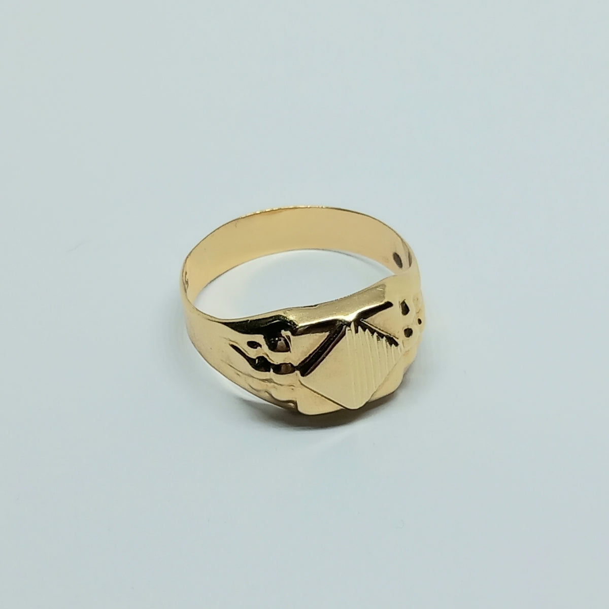 Pánský prsten ze žlutého zlata 14k . vel. 69 . 3,22g . stav A1