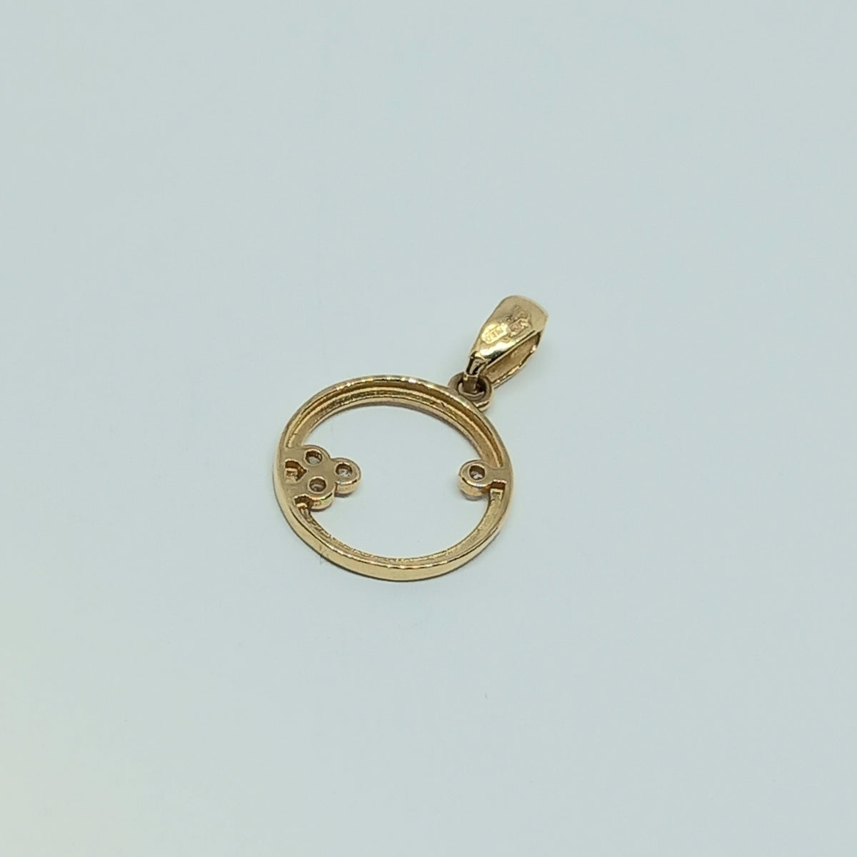 Přívěšek ze žlutého zlata 14k . 0,57g . stav A1