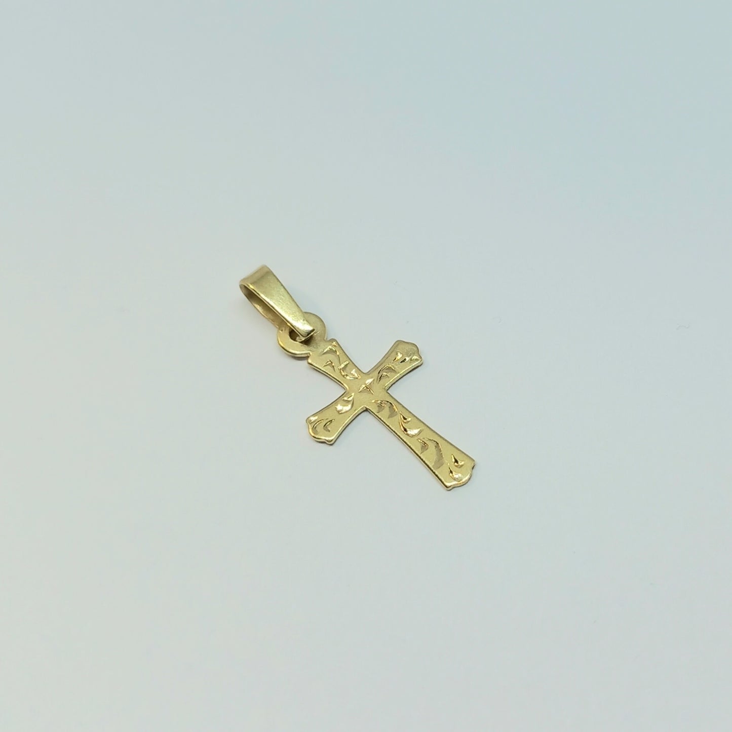 Přívěšek Kříž ze žlutého zlata 14k . 0,54g . stav B