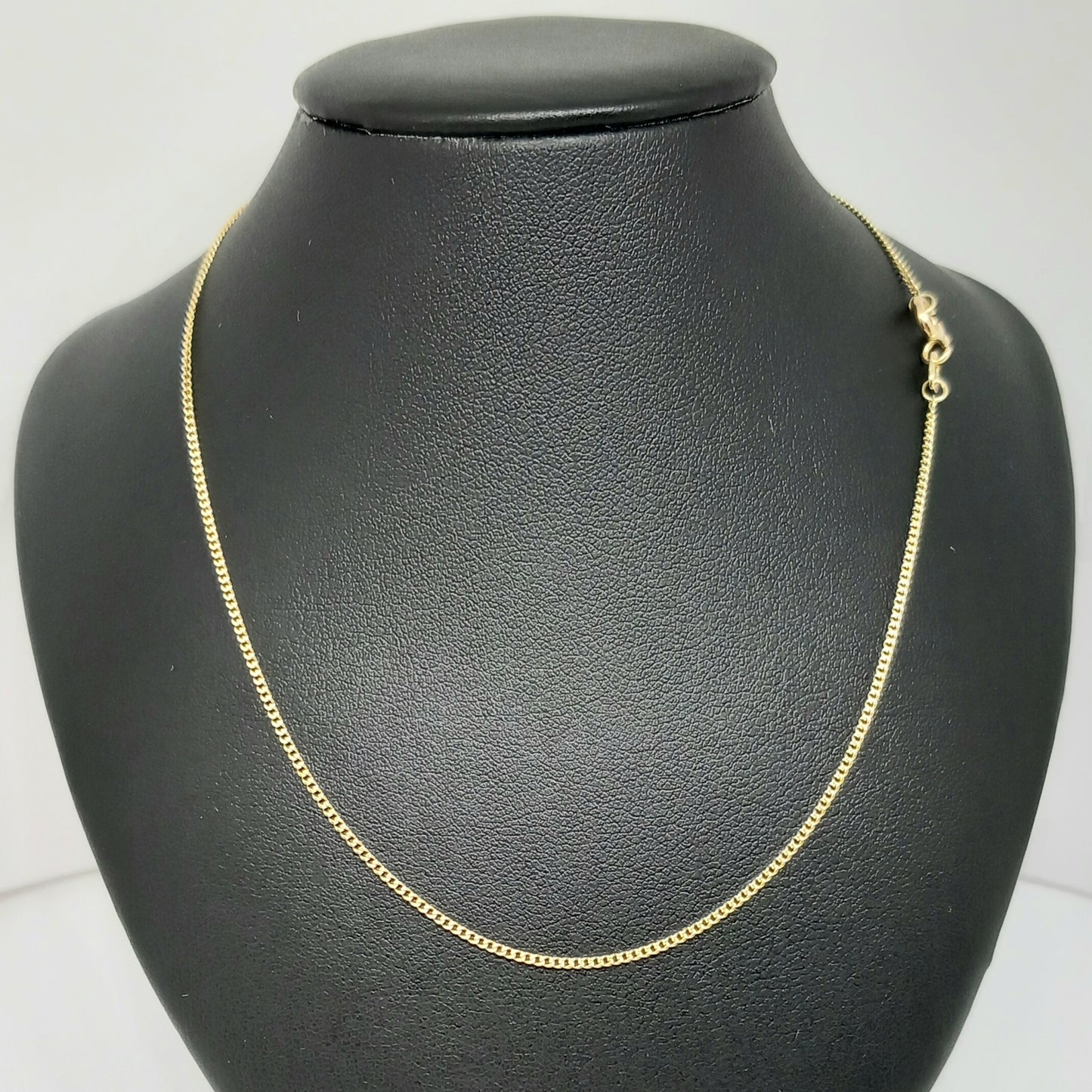 Řetěz ze žlutého zlata 14k . 46,5cm . 2,23g . stav A