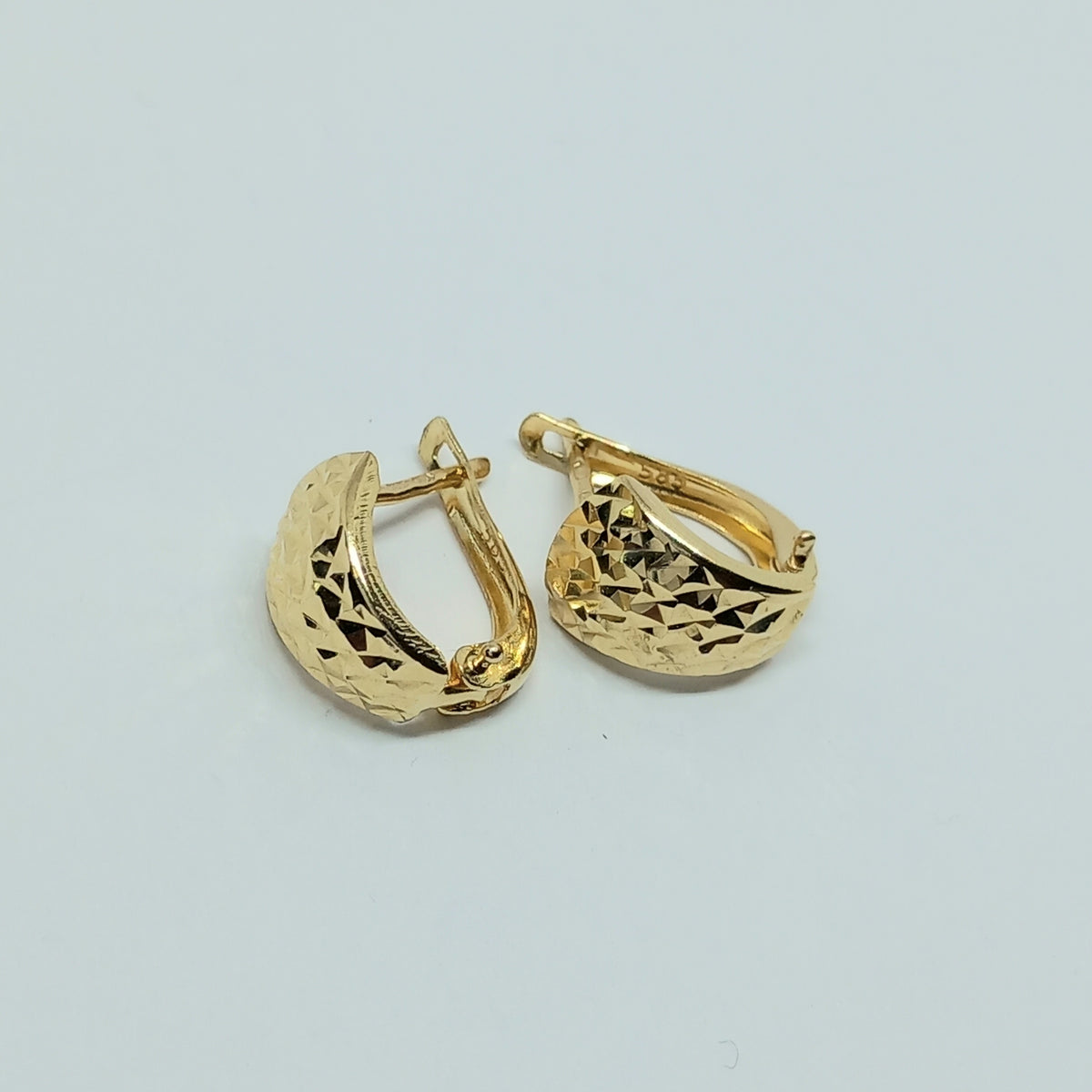 Náušnice ze žlutého zlata 14k . Visací . 1,38g . stav A1