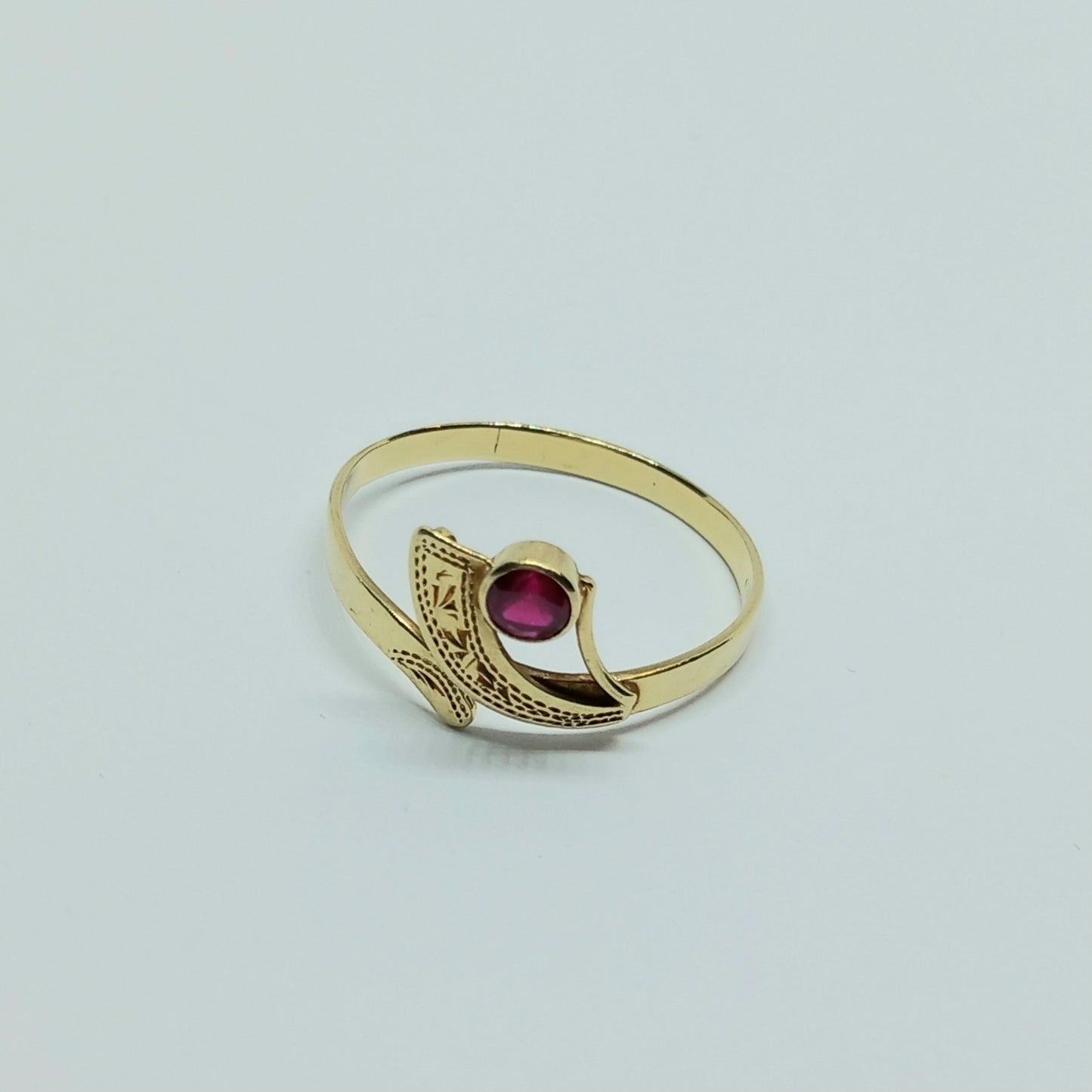 Zlatý prsten 14k 585/1000 - zlato žluté - použité - vel. 65